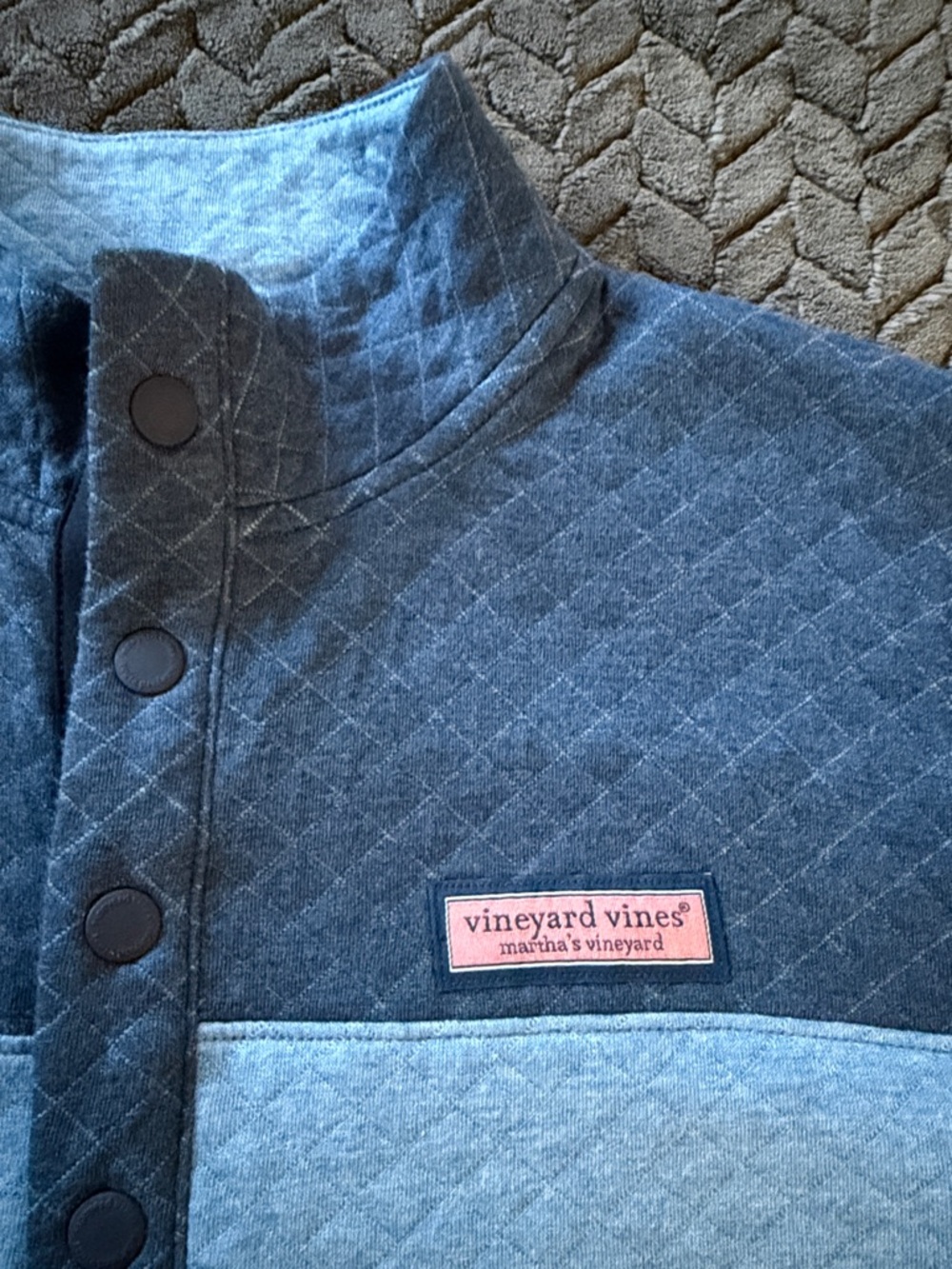 Vineyard Vines Boys Light Blue Pullover with Navy Quilted Yoke Size L (16) - Picture 3 of 5
